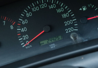 Подержанный автомобиль Toyota Corolla Sedan 2004 года (15 фото)