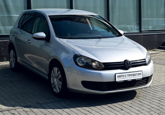 Подержанный автомобиль Volkswagen Golf Hatchback 2010 года (7 фото)