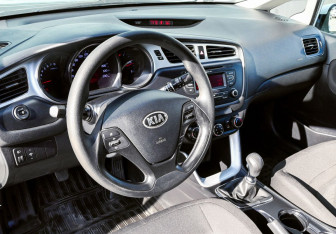 Подержанный автомобиль Kia Ceed Hatchback 2012 года (13 фото)