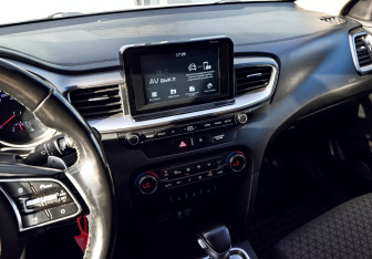 Подержанный автомобиль Kia Ceed Hatchback 2019 года (11 фото)