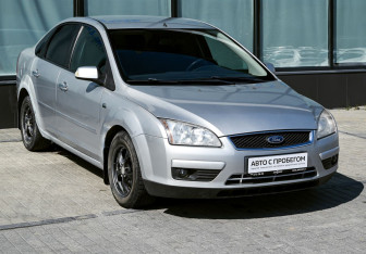 Подержанный автомобиль Ford Focus Sedan 2008 года (7 фото)