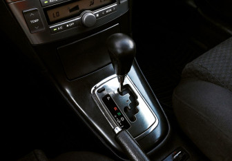 Подержанный автомобиль Toyota Avensis Liftback 2005 года (10 фото)