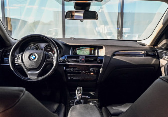 Подержанный автомобиль BMW X4 2015 года (17 фото)