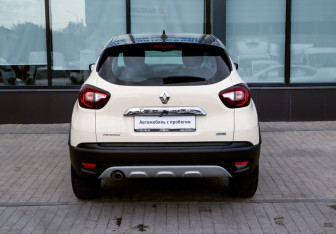 Подержанный автомобиль Renault Kaptur 2020 года (4 фото)