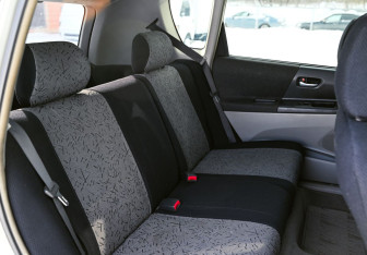 Подержанный автомобиль Toyota Opa 2001 года (15 фото)