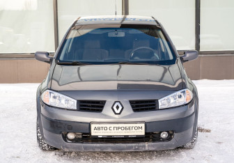 Подержанный автомобиль Renault Megane Sedan 2005 года (8 фото)
