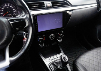 Подержанный автомобиль Kia Rio Hatchback 2017 года (9 фото)