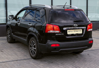 Подержанный автомобиль Kia Sorento 2011 года (3 фото)