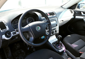 Подержанный автомобиль Skoda Octavia Liftback 2008 года (12 фото)