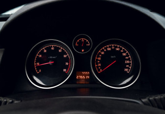 Подержанный автомобиль Opel Astra Sedan 2008 года (14 фото)
