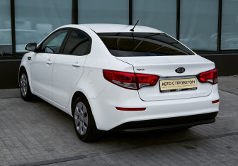 Подержанный автомобиль Kia Rio Sedan 2015 года (3 фото)