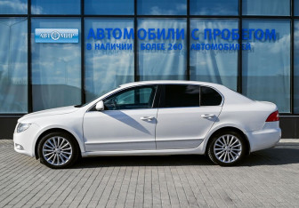 Подержанный автомобиль Skoda Superb Liftback 2011 года (2 фото)