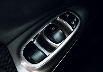 Подержанный автомобиль Nissan Juke 2011 года (11 фото)