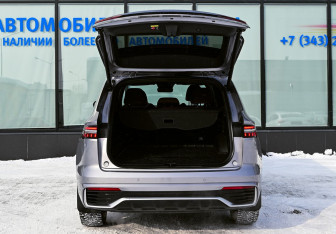 Подержанный автомобиль Geely Monjaro 2023 года (20 фото)
