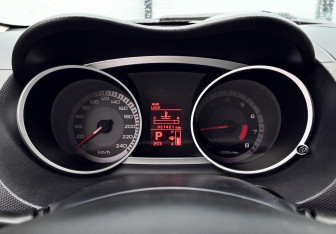 Подержанный автомобиль Mitsubishi Outlander 2007 года (11 фото)