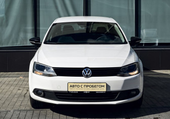 Подержанный автомобиль Volkswagen Jetta Sedan 2014 года (8 фото)