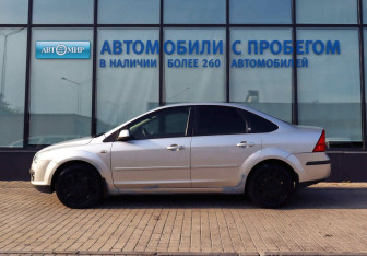 Подержанный автомобиль Ford Focus Sedan 2006 года (2 фото)