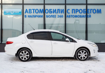 Подержанный автомобиль Peugeot 408 2014 года (6 фото)