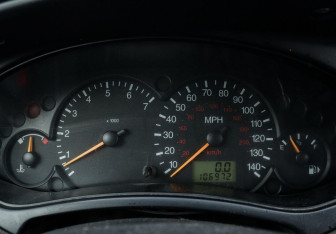 Подержанный автомобиль Ford Focus Sedan 2003 года (14 фото)