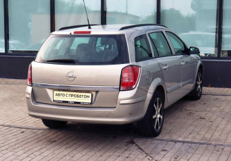 Подержанный автомобиль Opel Astra Wagon 2008 года (5 фото)
