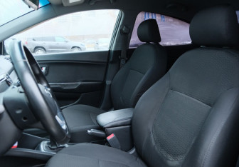 Подержанный автомобиль Kia Rio Sedan 2012 года (16 фото)
