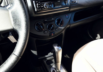 Подержанный автомобиль Nissan Note 2006 года (9 фото)
