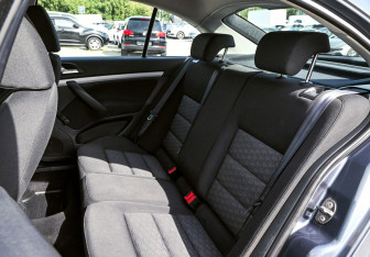 Подержанный автомобиль Skoda Octavia Liftback 2010 года (15 фото)