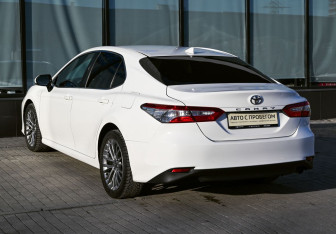 Подержанный автомобиль Toyota Camry Sedan 2020 года (3 фото)