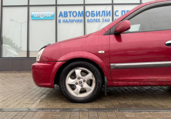 Подержанный автомобиль Kia X-Trek 2004 года (18 фото)