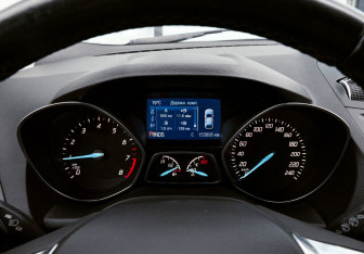 Подержанный автомобиль Ford Kuga 2013 года (11 фото)
