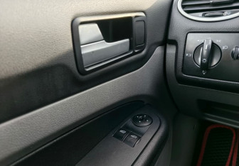 Подержанный автомобиль Ford Focus Sedan 2008 года (14 фото)