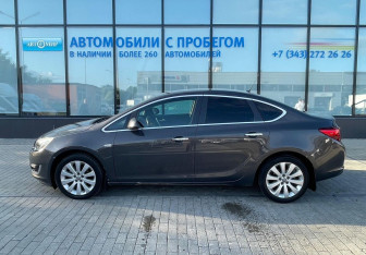 Подержанный автомобиль Opel Astra Hatchback 2013 года (2 фото)