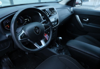 Подержанный автомобиль Renault Logan Sedan 2021 года (9 фото)