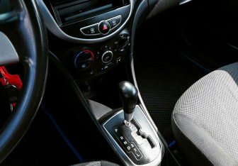 Подержанный автомобиль Hyundai Solaris Sedan 2010 года (9 фото)