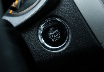 Подержанный автомобиль Toyota Corolla Sedan 2006 года (13 фото)