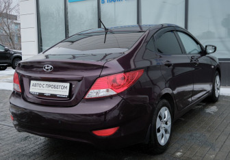 Подержанный автомобиль Hyundai Solaris Sedan 2013 года (5 фото)
