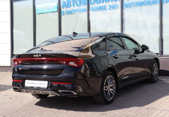 Подержанный автомобиль Kia K5 2022 года (5 фото)