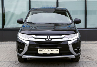 Подержанный автомобиль Mitsubishi Outlander 2018 года (8 фото)