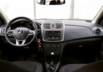 Подержанный автомобиль Renault Logan Sedan 2019 года (16 фото)