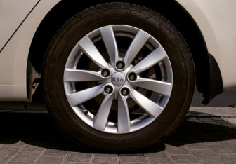 Подержанный автомобиль Kia Cerato Sedan 2013 года (21 фото)