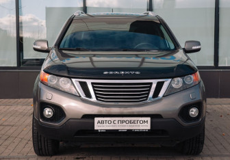 Подержанный автомобиль Kia Sorento 2012 года (8 фото)