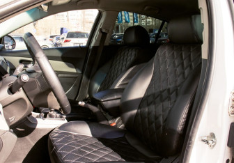 Подержанный автомобиль Chevrolet Cruze Hatchback 2012 года (14 фото)