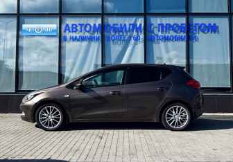 Подержанный автомобиль Kia Ceed Hatchback 2014 года (2 фото)