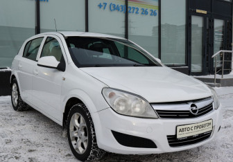 Подержанный автомобиль Opel Astra Hatchback 2012 года (7 фото)