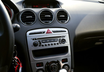 Подержанный автомобиль Peugeot 308 Hatchback 2010 года (13 фото)