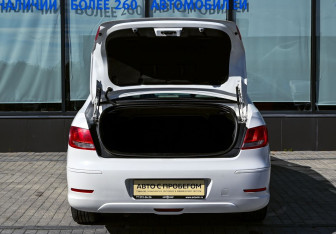 Подержанный автомобиль Peugeot 408 2013 года (19 фото)