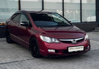 Подержанный автомобиль Honda Civic Sedan 2008 года (7 фото)