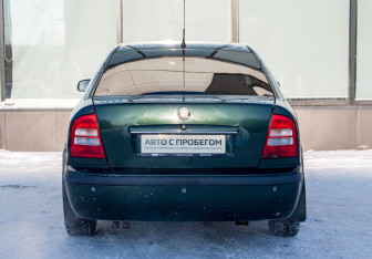 Подержанный автомобиль Skoda Octavia Liftback 2001 года (4 фото)