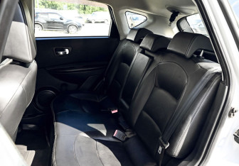 Подержанный автомобиль Nissan Qashqai 2008 года (17 фото)