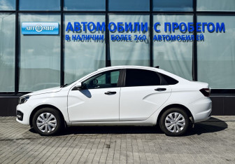 Подержанный автомобиль LADA (ВАЗ) Vesta Sedan 2023 года (2 фото)